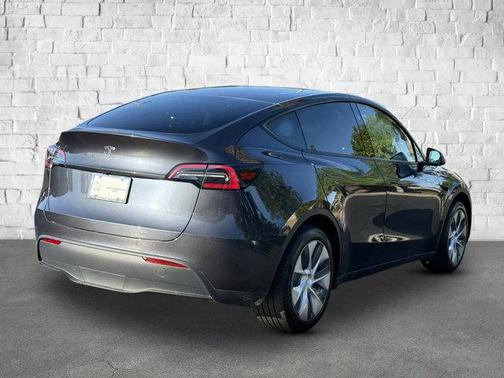 2024 Tesla Model Y Long Range Dual Motor All-Wheel Drive