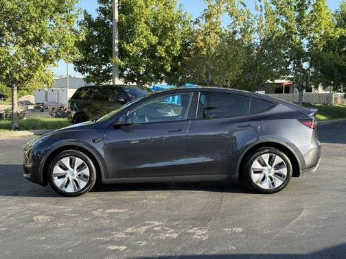 2024 Tesla Model Y Long Range Dual Motor All-Wheel Drive