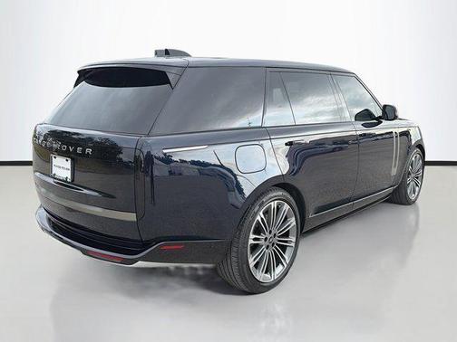 2025 Land Rover Range Rover P530 SE 7 Seat