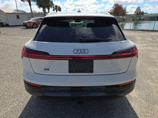 2024 Audi Q8 e-tron Premium Plus