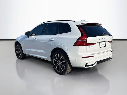 Crystal White Metallic 2025 Volvo XC60 B5 Plus