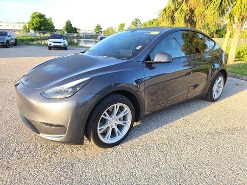 2022 Tesla Model Y Long Range Dual Motor All-Wheel Drive