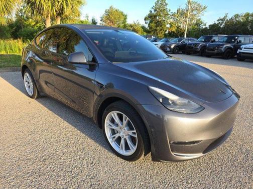 2022 Tesla Model Y Long Range Dual Motor All-Wheel Drive