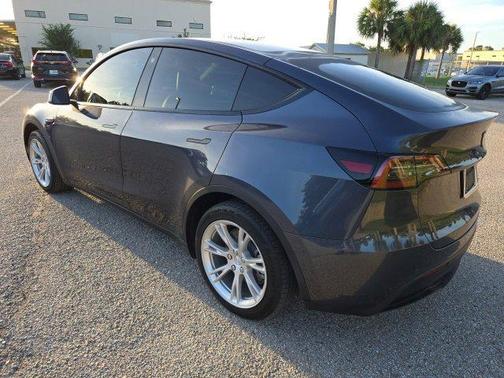 2022 Tesla Model Y Long Range Dual Motor All-Wheel Drive