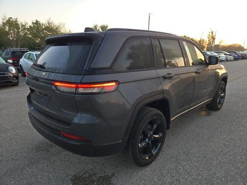 2022 Jeep Grand Cherokee Altitude