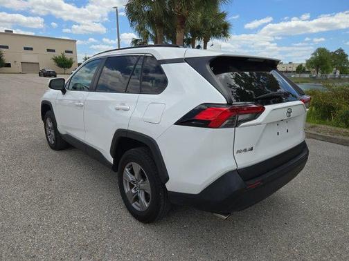 Ice Cap 2024 Toyota RAV4 XLE