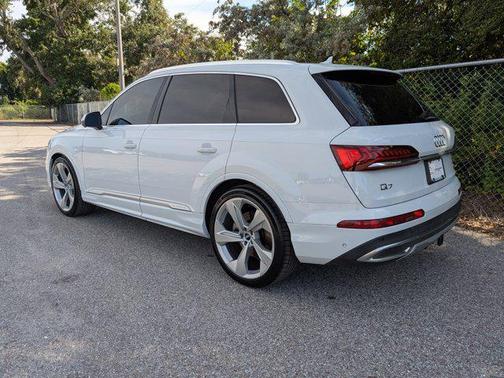 2021 Audi Q7 55 Prestige