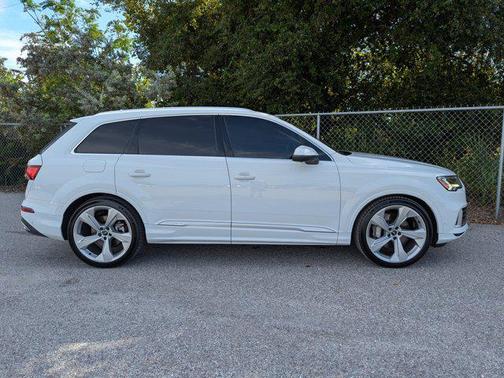 2021 Audi Q7 55 Prestige