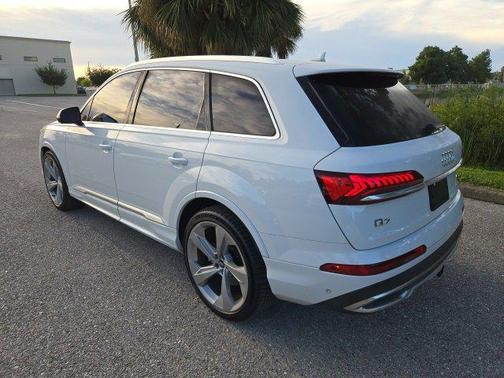 2021 Audi Q7 55 Prestige