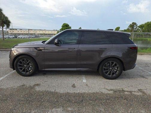 2025 Land Rover Range Rover Sport SE