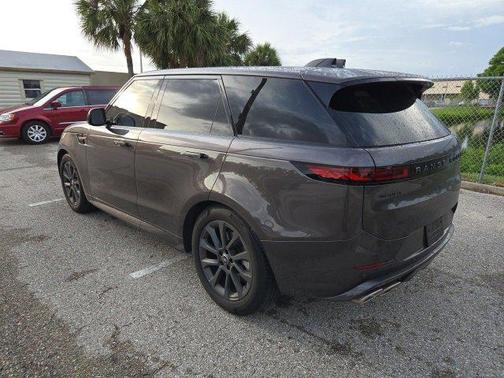 2025 Land Rover Range Rover Sport SE