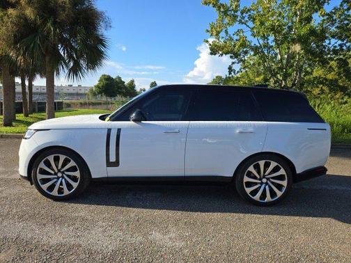 2025 Land Rover Range Rover P530 SE