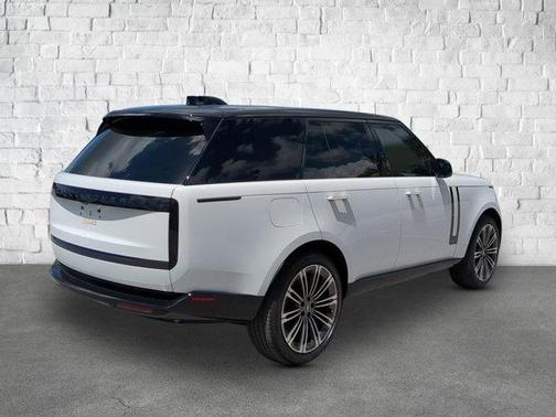 2025 Land Rover Range Rover P530 SE