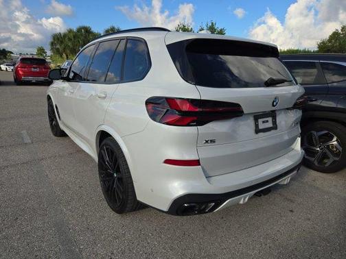 Mineral White Metallic 2025 BMW X5 M60i