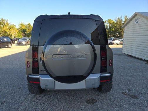 2024 Land Rover Defender 110 P300