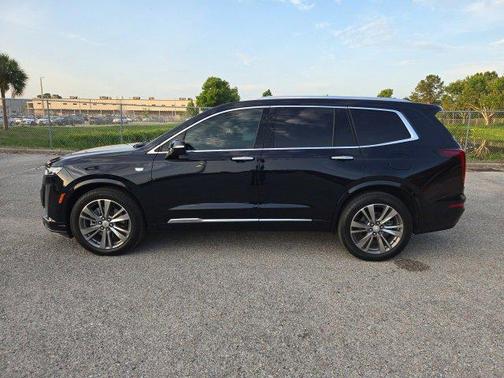 2022 Cadillac XT6 Premium Luxury FWD