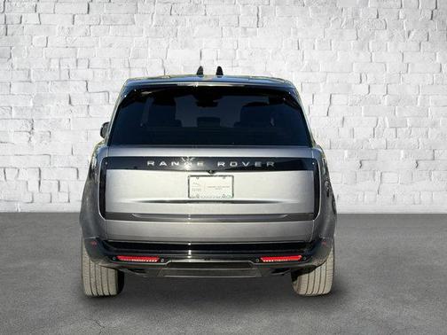 2025 Land Rover Range Rover P550e SE