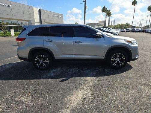 2019 Toyota Highlander LE I4