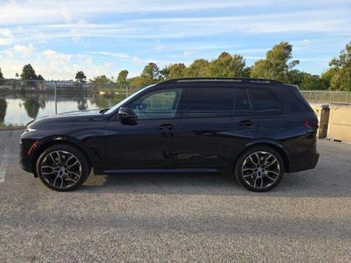 2023 BMW X7 M60i
