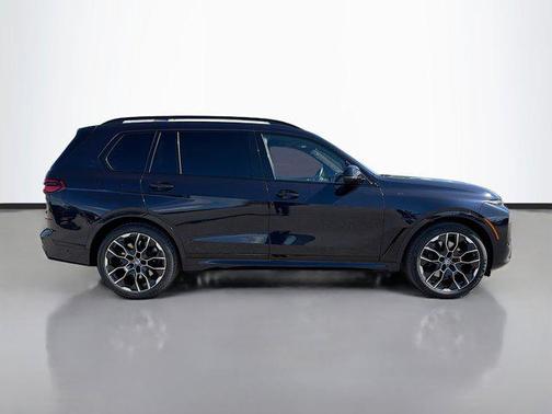 2023 BMW X7 M60i