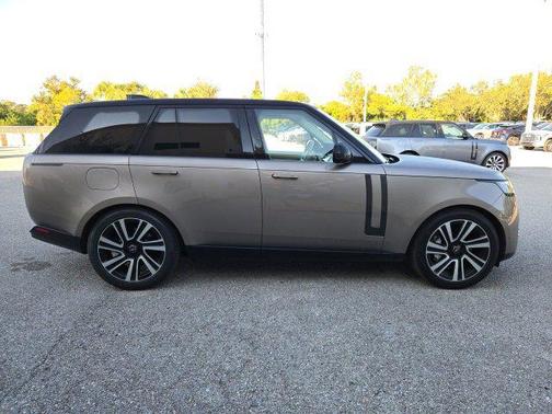 2023 Land Rover Range Rover P530 SE