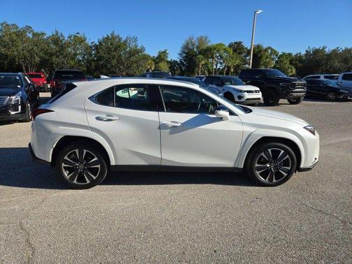 2025 Lexus UX 300h Premium