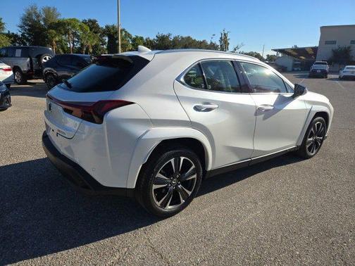 2025 Lexus UX 300h Premium