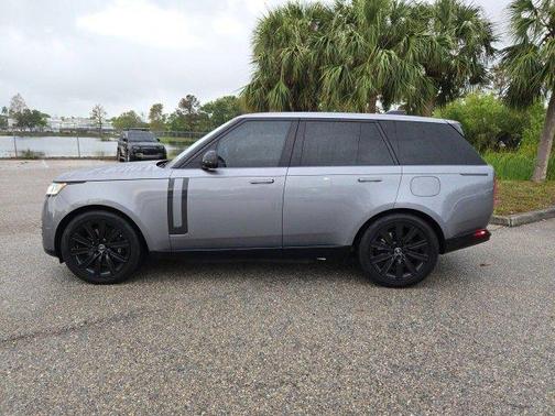 2025 Land Rover Range Rover P550e SE