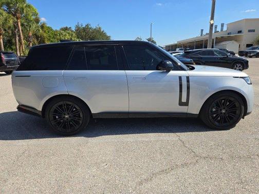 2023 Land Rover Range Rover P530 SE