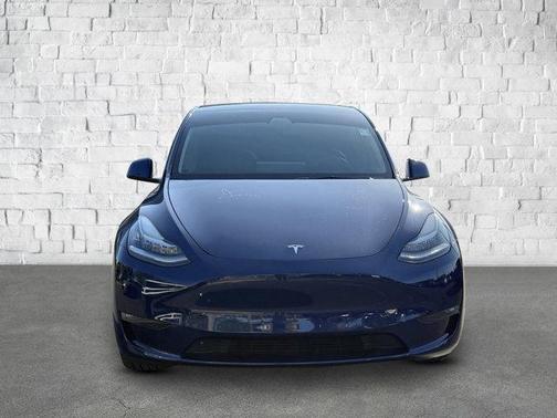2022 Tesla Model Y Long Range Dual Motor All-Wheel Drive