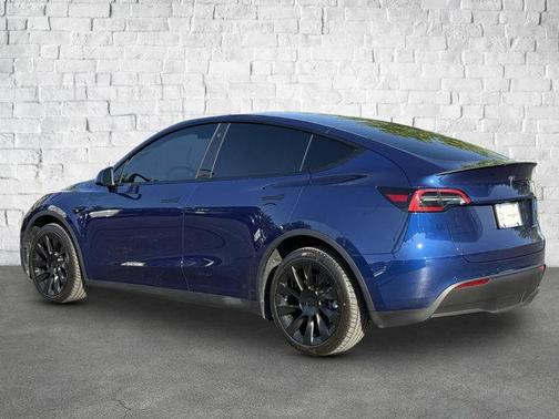 2022 Tesla Model Y Long Range Dual Motor All-Wheel Drive