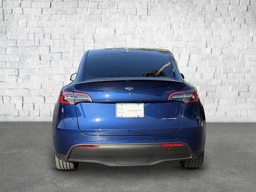 2022 Tesla Model Y Long Range Dual Motor All-Wheel Drive