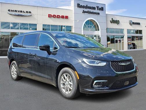 Diamond Black 2026 Chrysler Pacifica Select