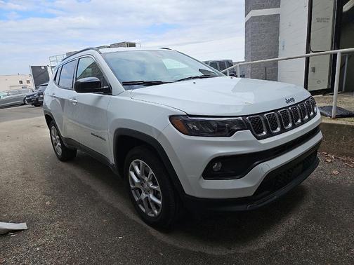 2024 Jeep Compass Latitude Lux