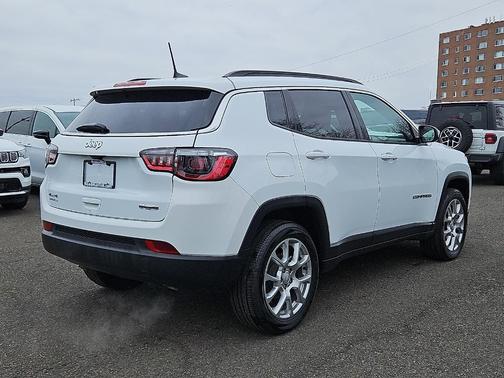 2024 Jeep Compass Latitude Lux