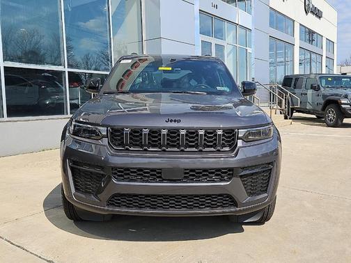 Metallic 2026 Jeep Grand Cherokee Altitude 4x4