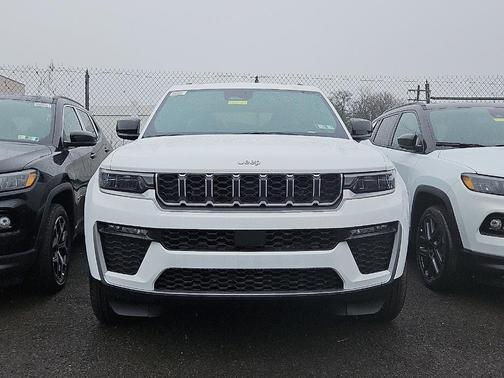 Bright White Clearcoat 2026 Jeep Grand Cherokee Limited 4x4