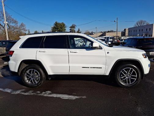 2020 Jeep Grand Cherokee Laredo