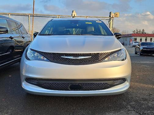 2026 Chrysler Voyager LX