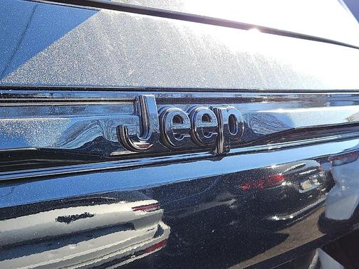 Diamond Black 2026 Jeep Grand Cherokee Altitude 4x4