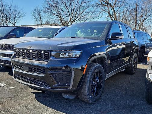Diamond Black 2026 Jeep Grand Cherokee Altitude 4x4
