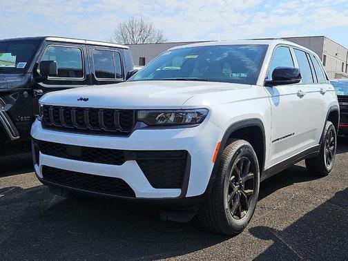 Bright White Clearcoat 2026 Jeep Grand Cherokee Altitude 4x4
