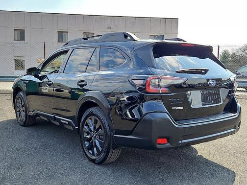 Crystal Black Silica 2023 Subaru Outback Onyx Edition XT