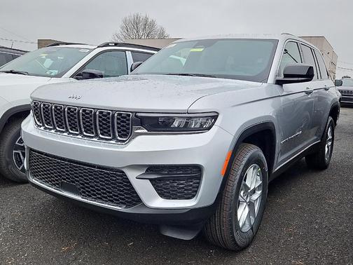 Silver Zynith 2026 Jeep Grand Cherokee Altitude 4x4