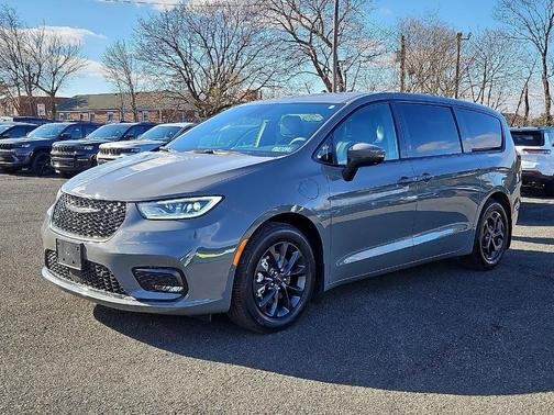 2023 Chrysler Pacifica Hybrid Touring L