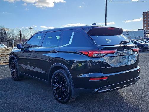 2022 Mitsubishi Outlander Black Edition