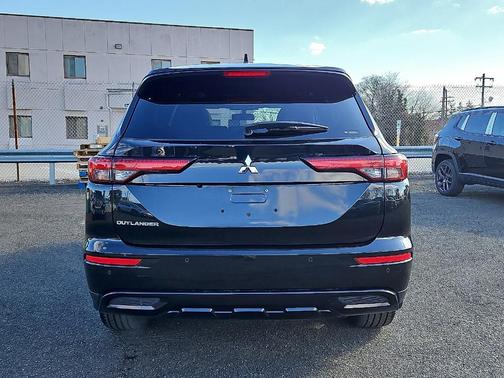 2022 Mitsubishi Outlander Black Edition