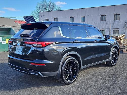 2022 Mitsubishi Outlander Black Edition
