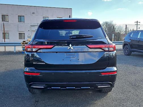 2022 Mitsubishi Outlander Black Edition