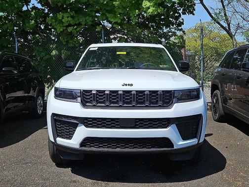 Bright White Clearcoat 2026 Jeep Grand Cherokee L Altitude 4x4